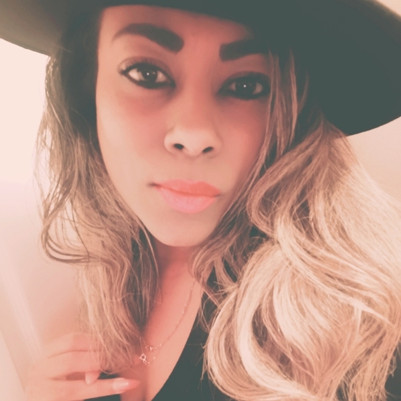 Meet your Posher, Sherry - Picture 1 of 1